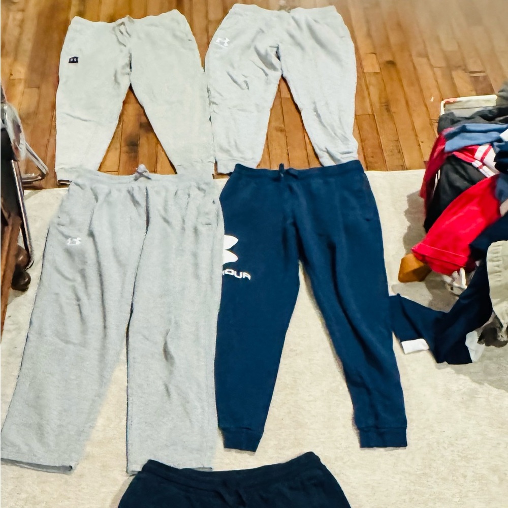 Under Armour men’s sweatpants/joggers